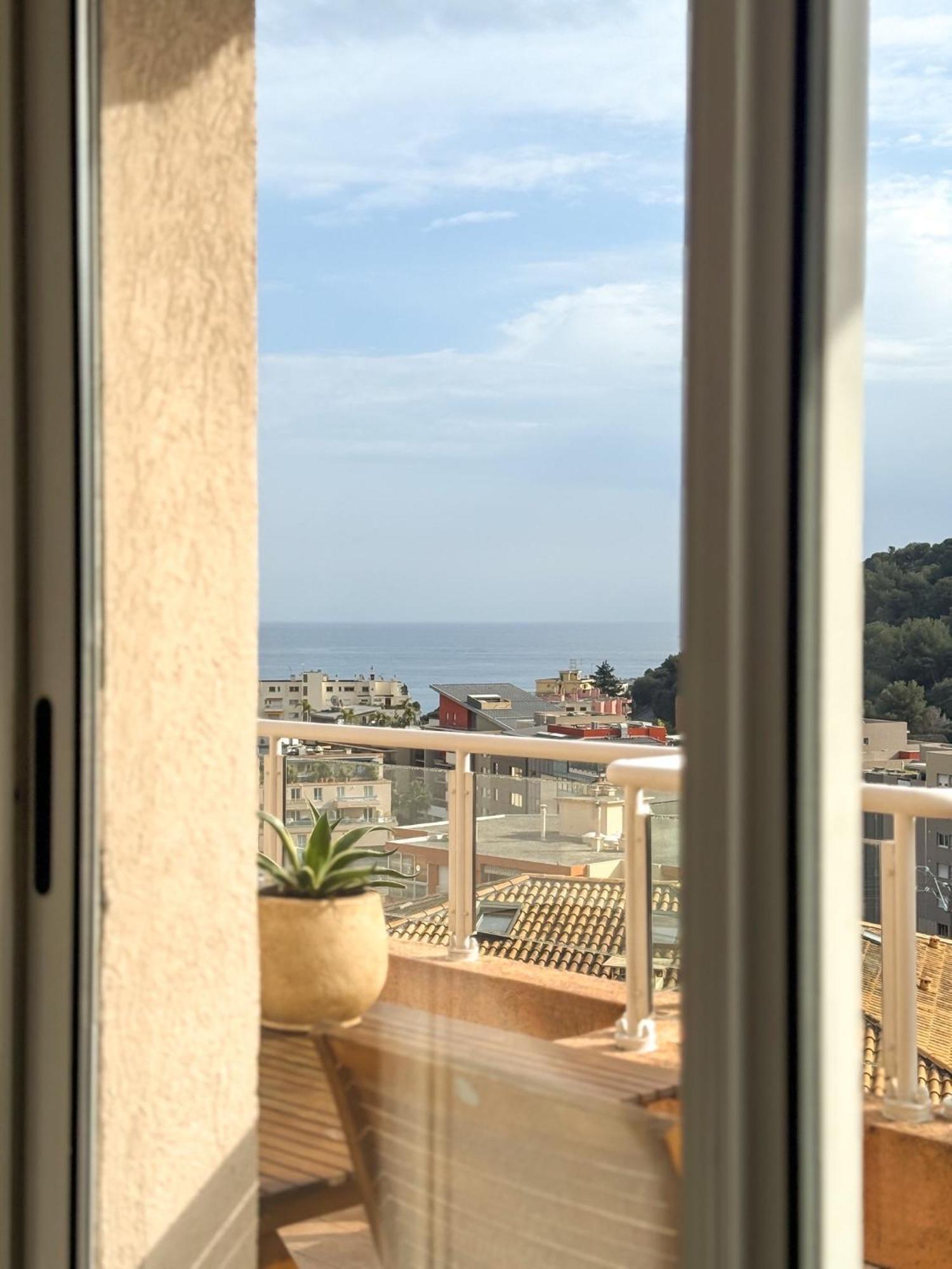 Coquet Appartement Avec Le Terrasse Sur Le Mer Roquebrune-Cap-Martin Exterior photo